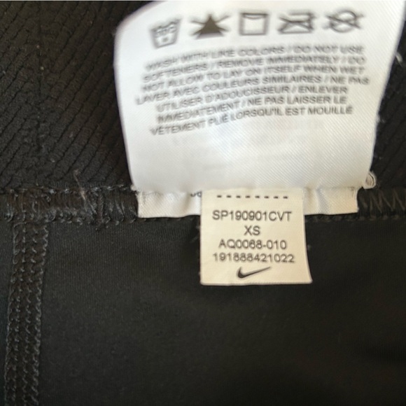 Nike Pro Dri-Fit Side Logo Black and White XS 🖤🤍🖤🤍 - Picture 4 of 5